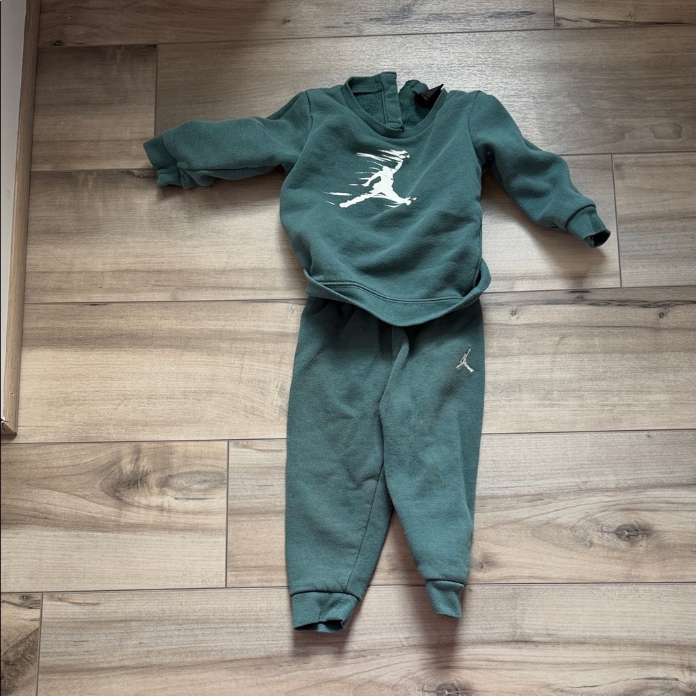 Kids Jordan Green Tracksuit Set. 18M